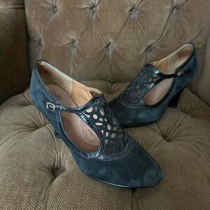 20s Inspired Cutout Heels Sofft Size 9